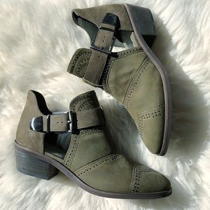 ❌SOLD❌ Vince Camuto Raina Boots in Olive, Sz 6